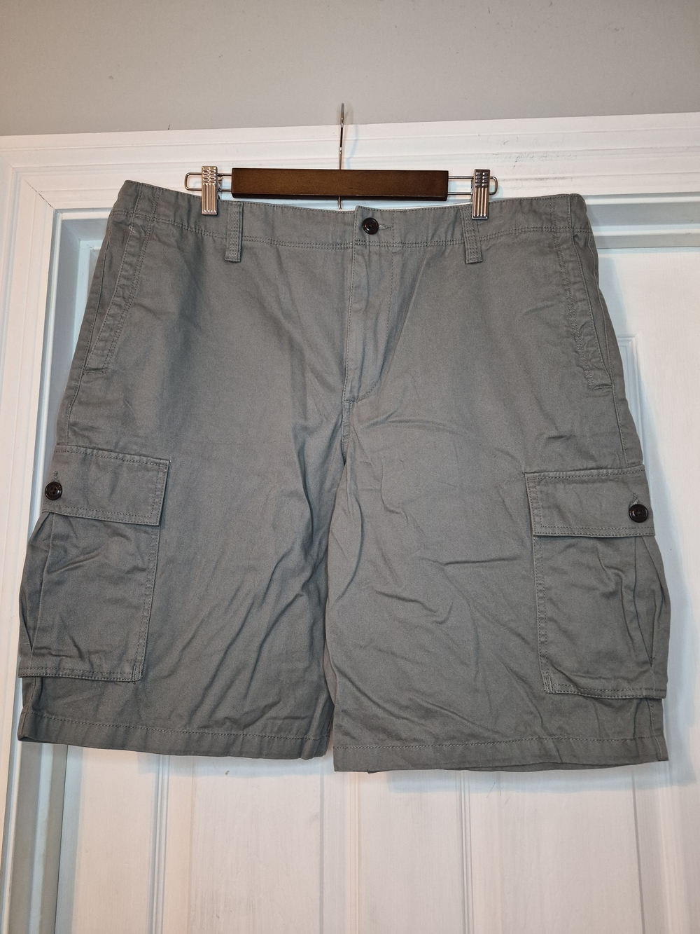 Docker's Men's Cargo Shorts in Gray Casual Utility Style Size 38 NWT